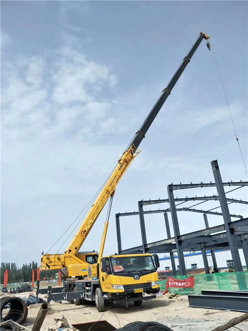 抚顺市超高层建筑钢结构吊装案例